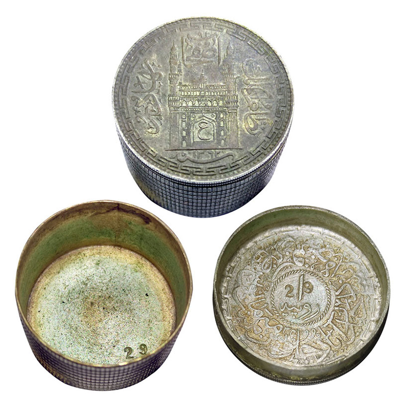 Hyderabad, Silver Kumkum Dabbi, Silver, 25.50 g, a Silver circular box called Dabbi made o