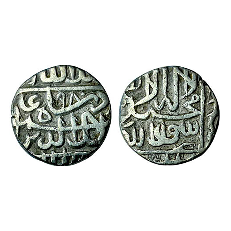 Akbar, ½ Rupee, Agra Mint, Kalima type, Silver, 5.45 g, traces of Mint name at bottom on r