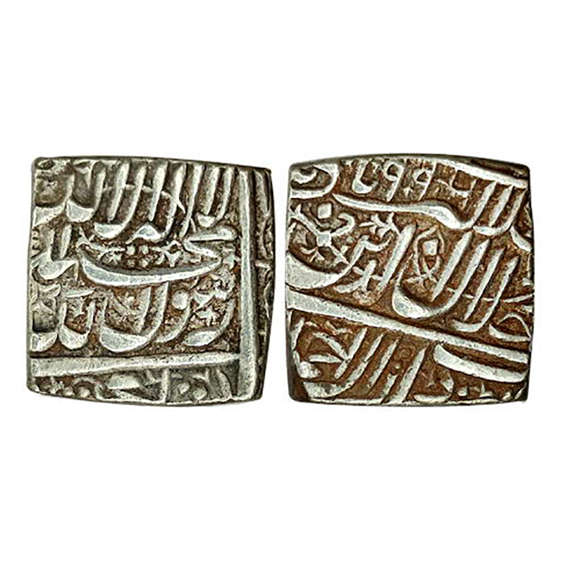 Akbar, Ahmedabad Mint, Square Rupee, Silver, 11.41 g, Kalima on obv, mint name at bottom o