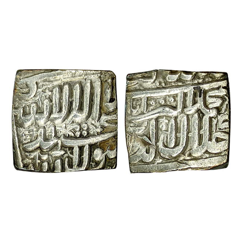 Akbar, Ahmedabad Mint, Square Rupee, Silver, 11.37 g, Kalima on obv, mint name at bottom o