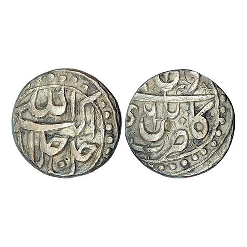 Akbar, Kabul Mint, ½ Rupee, Silver, 5.58 g, Allahu Akbar type, complete mint name at botto