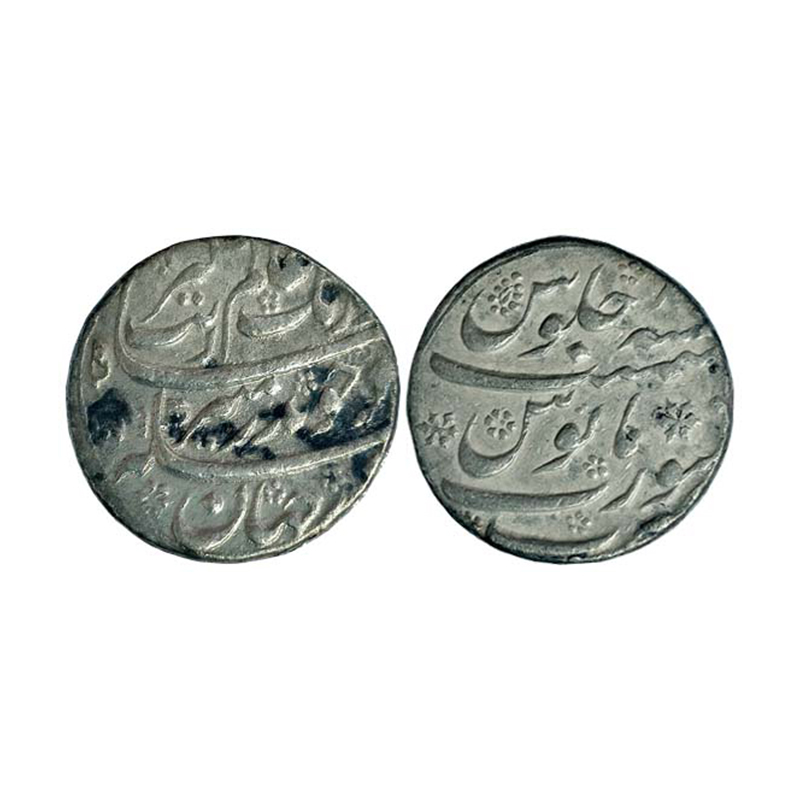 Aurangzeb, Rupee, Surat Mint, Silver, Badr Munir type. Mint name in the elongated form at 