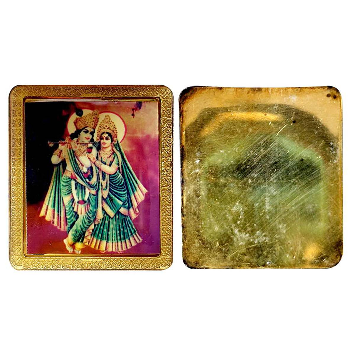 BT, Bombay, 1/2 Ounce. 16 g. Square bar. Gold gilt on silver and red enamel. 1960s. Obv. R